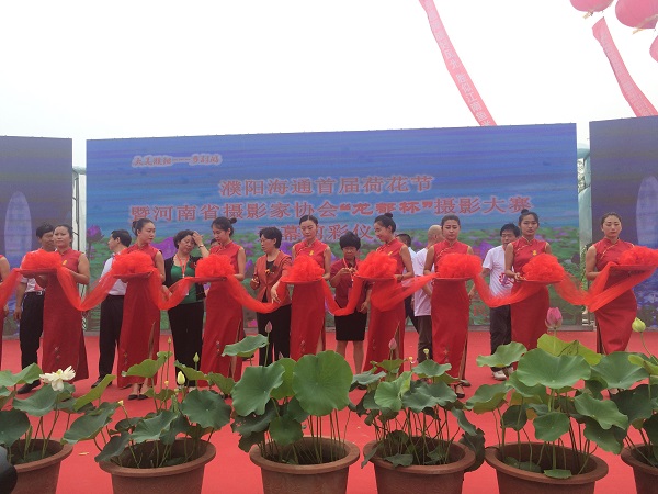 为开幕仪式剪裁