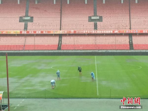 北京遭遇强降雨 足球比赛延期