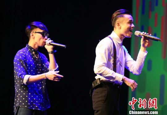 来自台湾的“Sirens蓝色警报”人声乐团表演《长城谣》。　潘索菲 摄