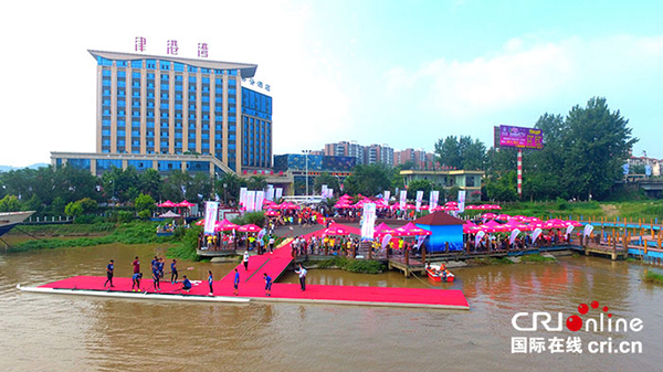 中国成都新津国际名校赛艇挑战赛（摄影 康林）