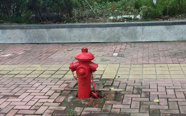 消防栓阀门掉落还滴水 临沂消防部门:尽快维修