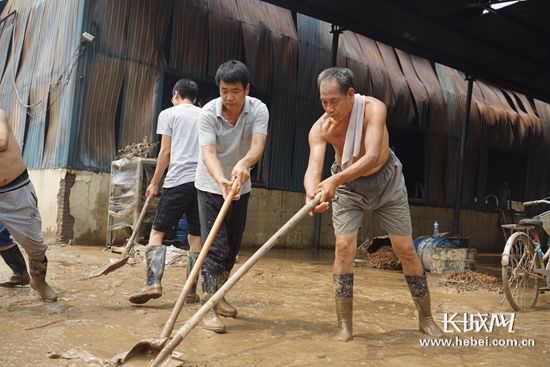 闫立新:厂房爆炸无暇顾及 全力转移敬老院老人