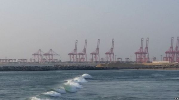 正在恢复兴建的中资科伦坡港口项目。（图片来源：美国之音 朱诺拍摄 2016年1月9日）