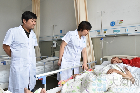 新乡医学院第二附属医院医生查房