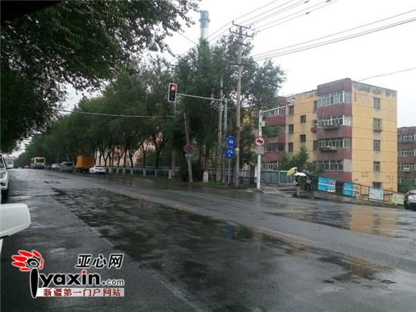 图为碱泉三街，示范街建成后，碱泉三街面貌将有很大改变。