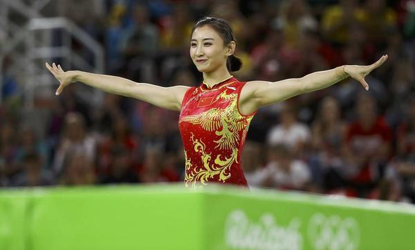 在今天早上进行的奥运会蹦床决赛中,中国队李丹获得铜牌,何雯娜获得第