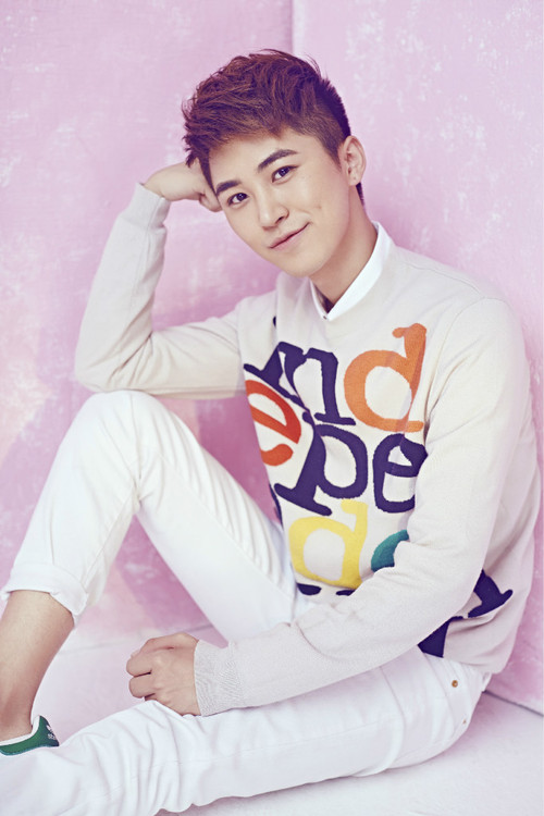 暖男代超写真曝光 温柔浅笑被赞“治愈系男神”