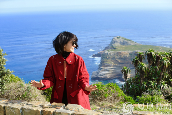 许晴微博分享私服系列 黑白风玩转南非