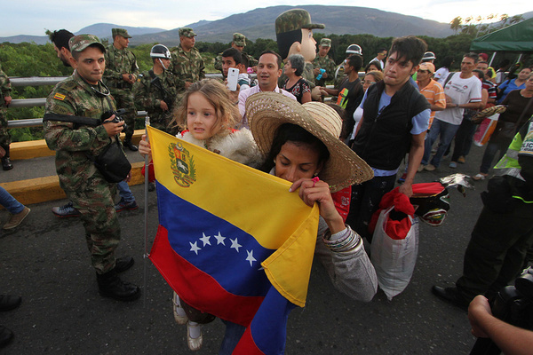 关系缓和 委内瑞拉和哥伦比亚初步开放边境