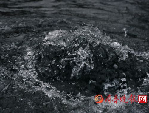 坐船近观趵突泉三股水 古诗云波涛声震大明湖