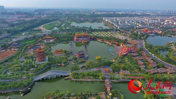鸟瞰清明上河园 霍亚平 摄
