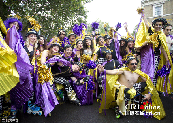 　　当地时间2016年8月28日，英国伦敦民众盛装庆祝诺丁山狂欢节。图片来源：视觉中国