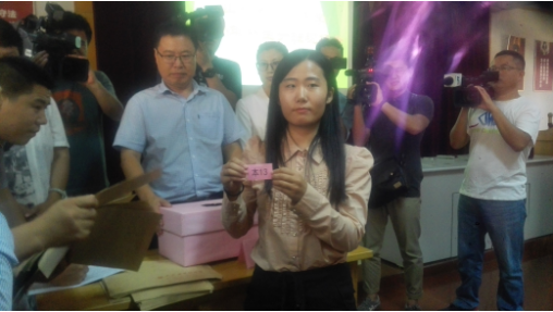 南:中小学全面零择班 新高一分班蛇形排位