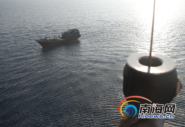 交通运输部南海第一救助飞行队发现目标渔船。通讯员 张鑫华 摄
