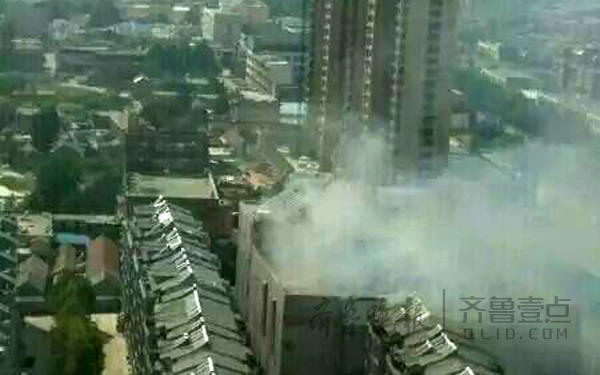(现场冒出的浓烟）