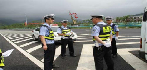 淄博:使用伪造行驶证 开车上路被拘