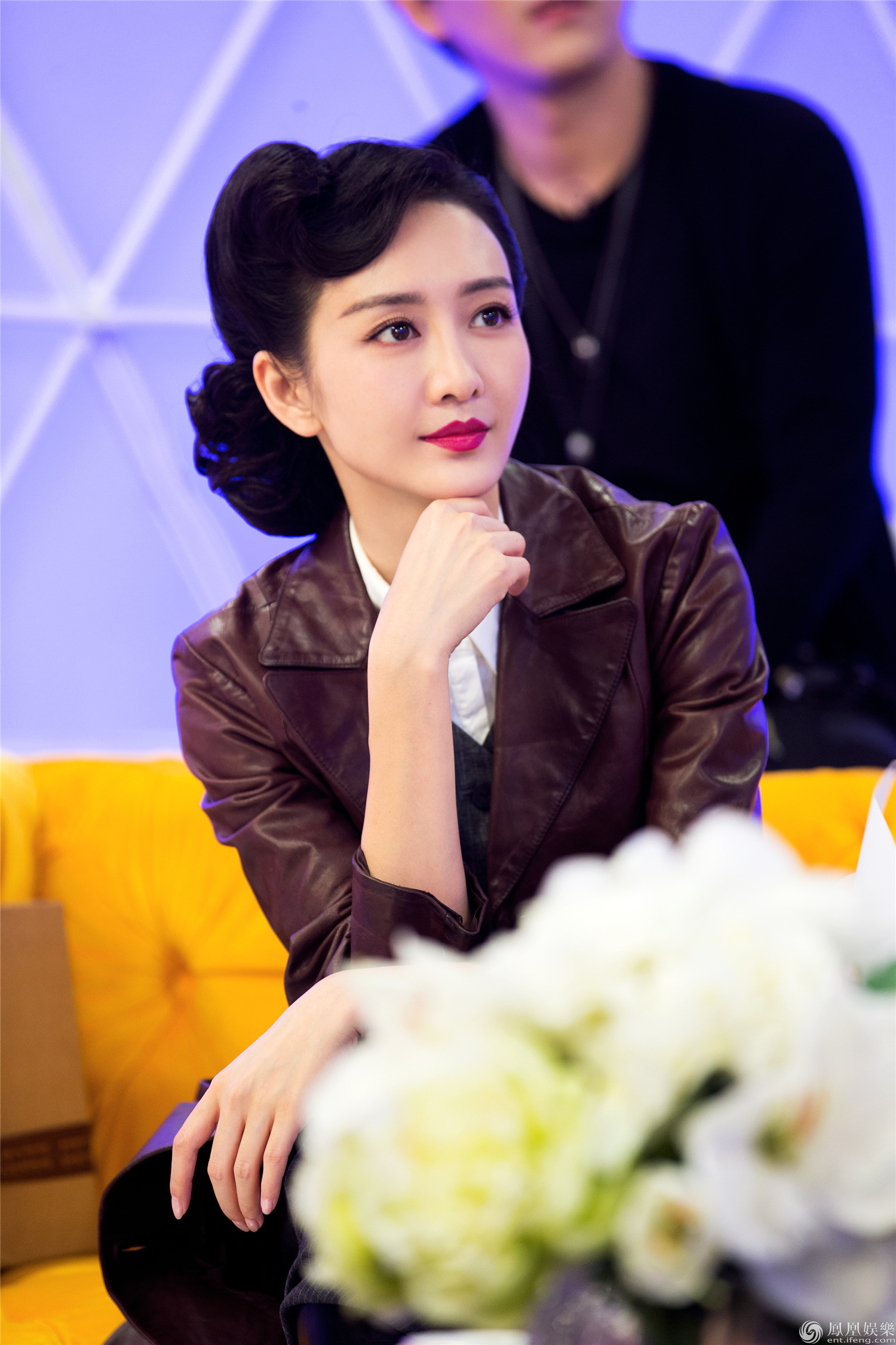 王鸥《我的新衣》向吴昕取经 上演“华丽上班族”_凤凰娱乐