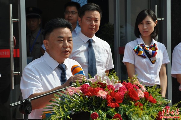 长沙银行望城支行行长丁丰华发表致词。