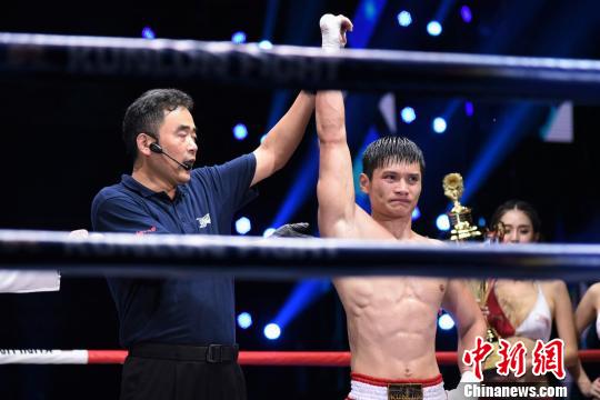 图为卢冬强获得比赛胜利。　李南轩 摄