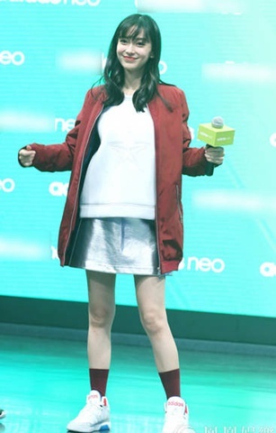 angelababy衣着宽松