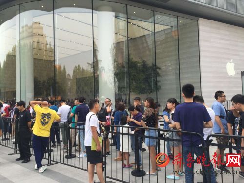 iPhone7今日开售 济南恒隆广场苹果直营店是这