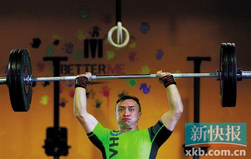 ?已近不惑之年的冈察洛夫必须让自己保持强壮的身体,每天风雨不改地健身至少两小时。