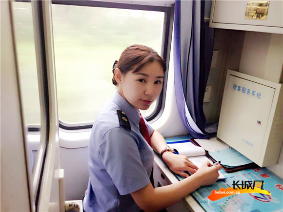 牢记责任无悔付出 记K233列车上的最美乘务员