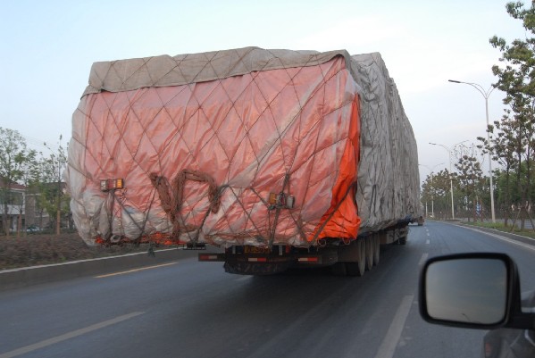 一年沪警方联合开展专项整治 严查货车超载超