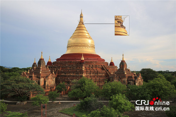 2016年8月24日，缅甸发生6.8级地震，素有“万塔之城”的蒲甘地区佛塔遭受冲击，有400多座佛塔受灾，其中100多座有重要文物价值。图为地震中塔顶受损的Dhamma-ya-za-ka佛塔。