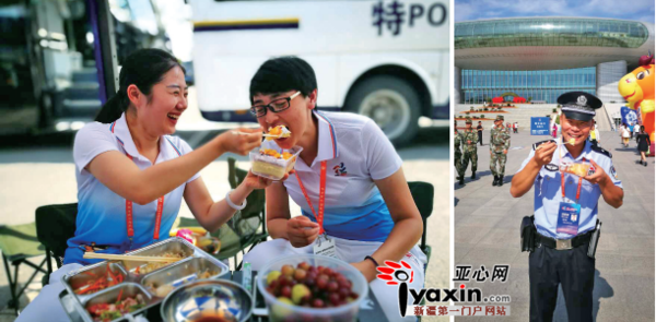 左图：9月22日，新疆国际会展中心，负责安检的两名女警正在分享生日蛋糕。右图：杜明吉正在吃生日蛋糕。