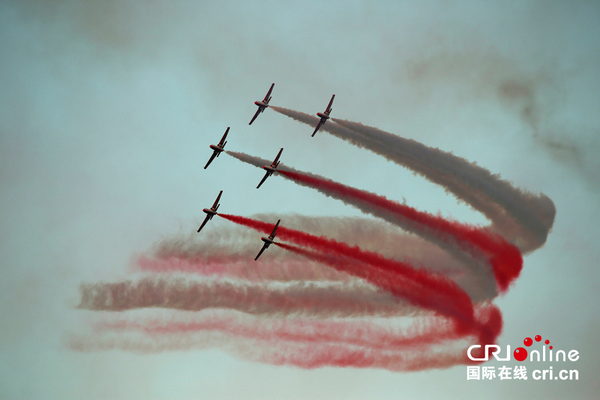 马耳他举行国际航空展特技飞行队当空炫技 高清组图 手机凤凰网