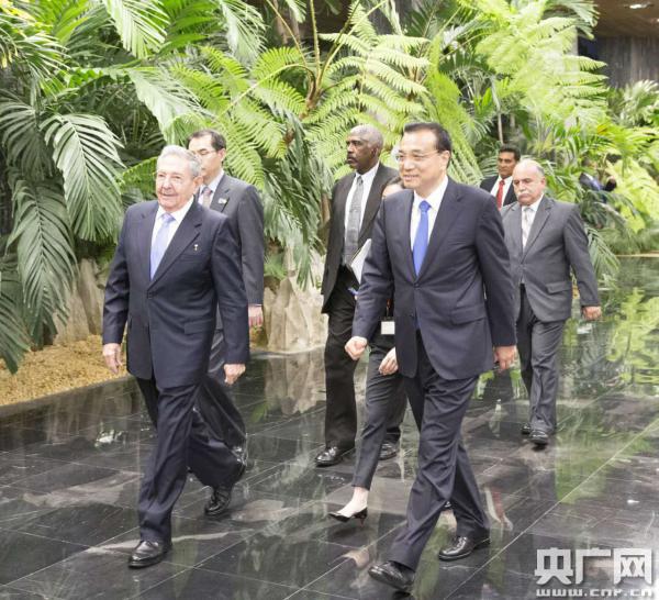 当地时间9月24日，李克强总理和劳尔·卡斯特罗在哈瓦那革命宫举行会谈