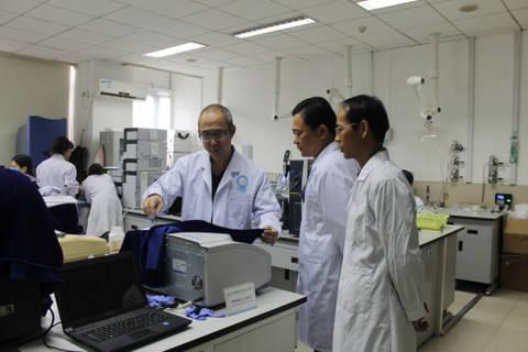 长朱发任到访中国农大中国航天员食品研究中心