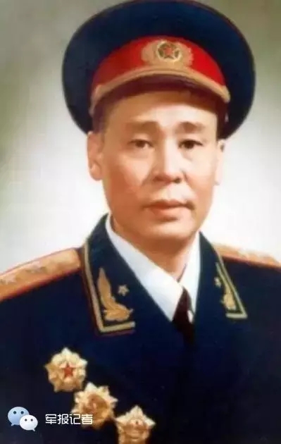 资料图：解放军报第一任总编辑欧阳文。