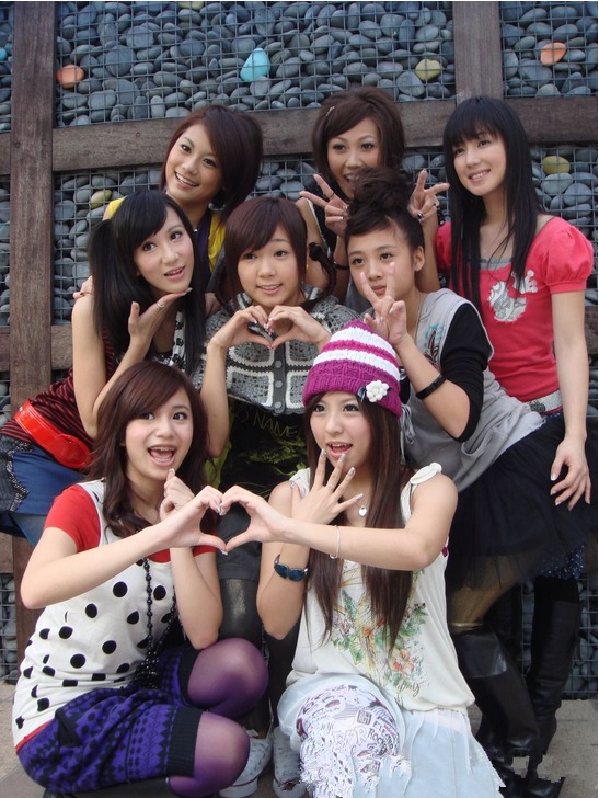 黑涩会美眉组合现状:有人入狱,最后一位开价