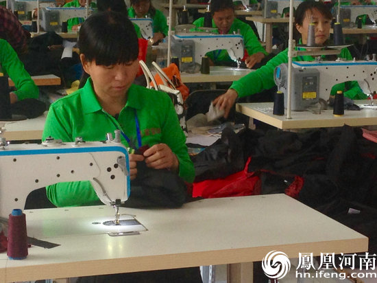 桐柏精准扶贫出成效 村民种地挣钱两不误