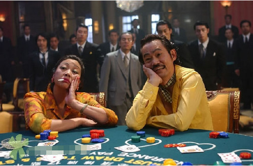 64岁“包租公”元华近照 两鬓斑白老态尽显