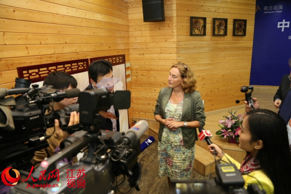 荷兰人口少吗_荷兰美女的比大吗