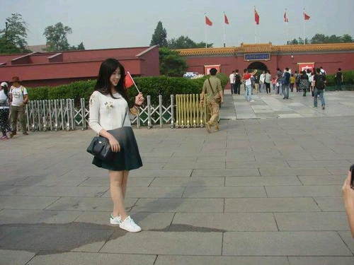 陆毅妹妹身价3000万,天安门前拍照