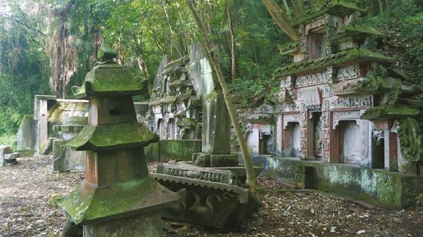 荔枝道上的古墓。拍客apple中心摄