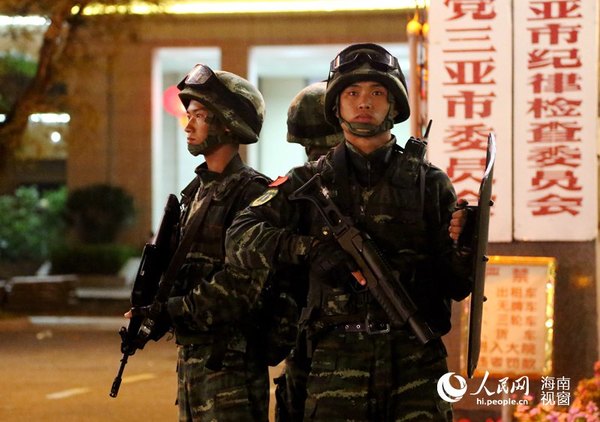 高清组图:海南武警国庆期间枕戈待旦保安全