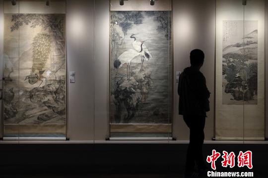 展出的宋元明清著名画家的画作。 泱波 摄