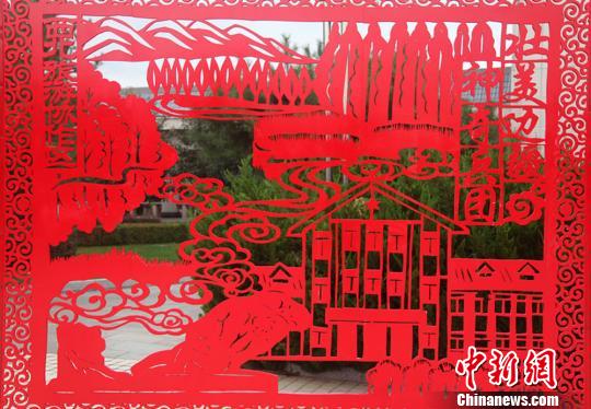 图为“壮美边疆、神奇兵团”剪纸。 高海 摄