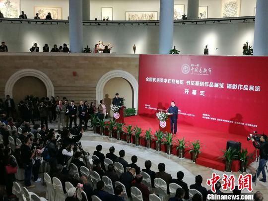 文化部部长、第十一届中国艺术节组委会主任雒树刚致辞。　应妮　摄
