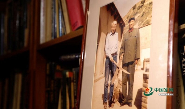 摆在斯蒂芬书房的合影