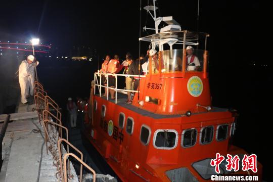 莎莉嘉来袭 湛江港一工程船遇险41人获救