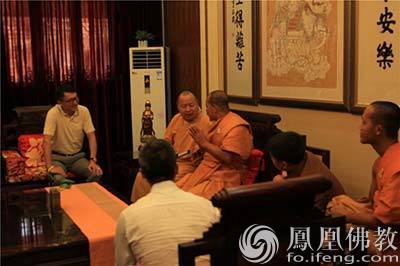印顺大和尚与柬埔寨第四僧王一行亲切会谈（图片来源：凤凰佛教）