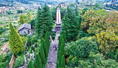 石壕红军烈士纪念碑 本组图片由记者 邹飞 摄