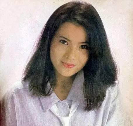 从香港五美之首到女疯婆子,蓝洁瑛真因被大佬