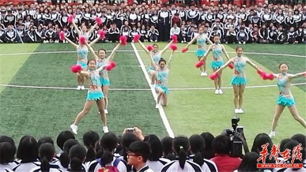 啦啦操表演
